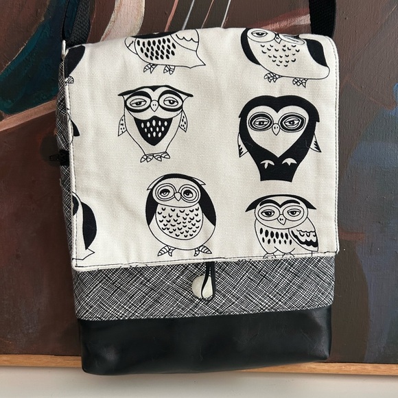 Y2K Owl Pattern Crossbody Bag - Black and White 10.5"x8.5" - Picture 4 of 16